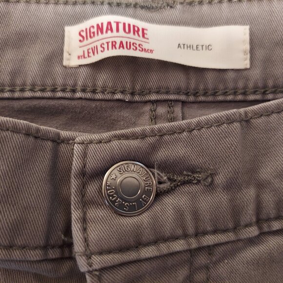 SALE! Pre-Loved Men's Signature Levi Strauss Pants- 34/32 - Picture 6 of 8